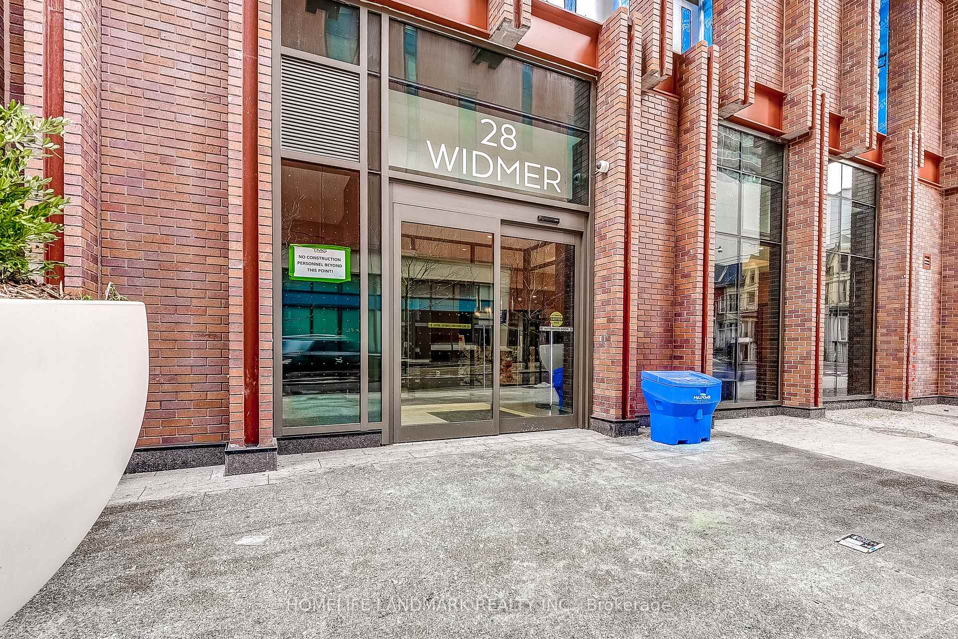 2 Bedrooms Condo at 28 Widmer 4027,  Toronto For sale