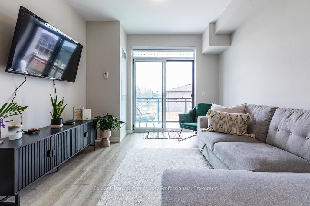 #208 – 120 Springvalley Crescent, Hamilton, ON L9C 0G2