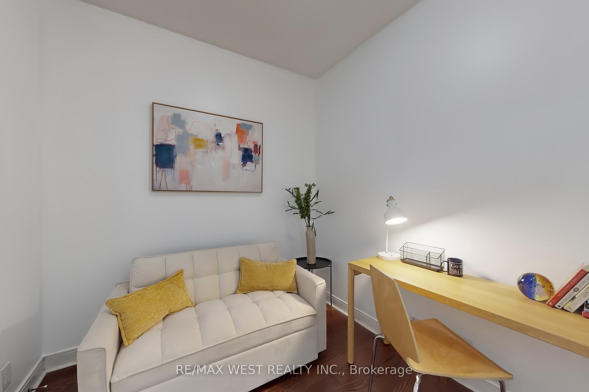 2 Bedrooms Condo at 80 Absolute, Mississauga For sale