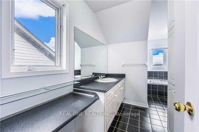 3 Bedrooms Condo at 1292 Sherwood Mills,  Mississauga For sale