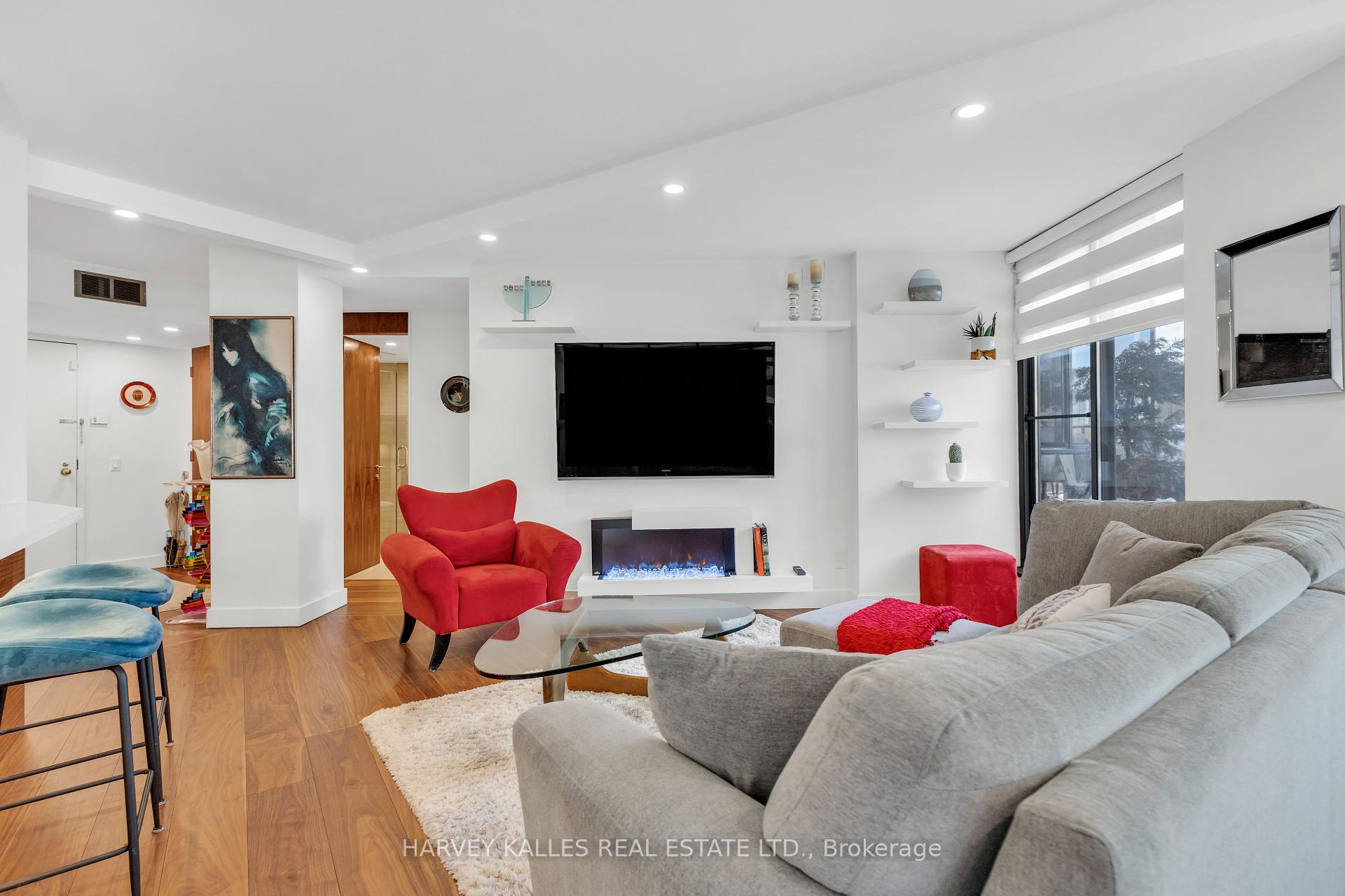 2 Bedrooms Condo at 1331 Bay, Toronto For sale