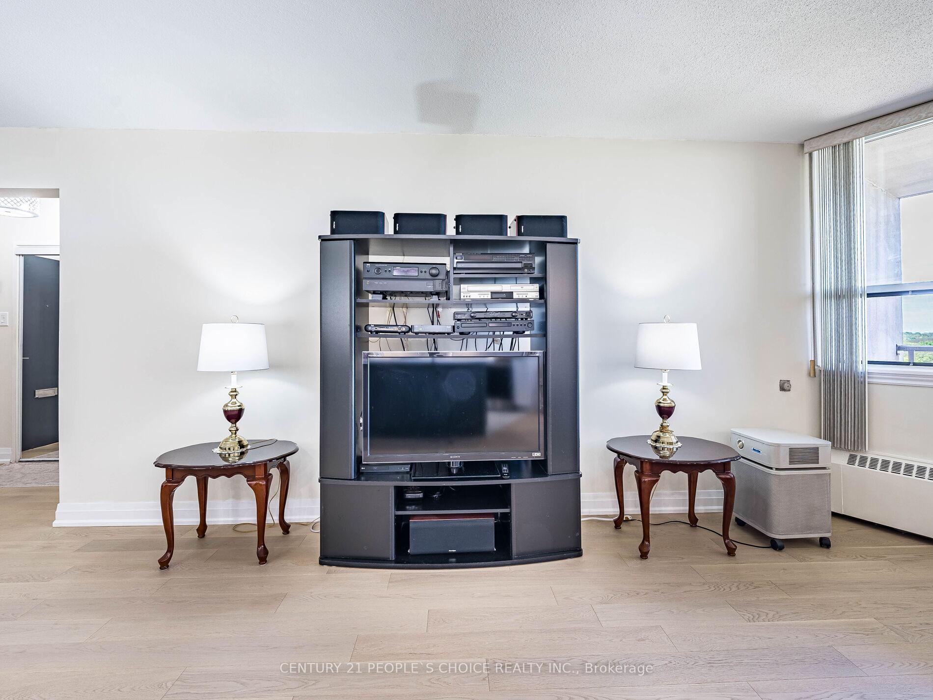 2 Bedrooms Condo at 451 The West Mall, Toronto For sale