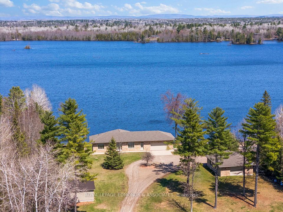 393 Hazley Bay Drive, Laurentian Valley, ON K8A 6W2