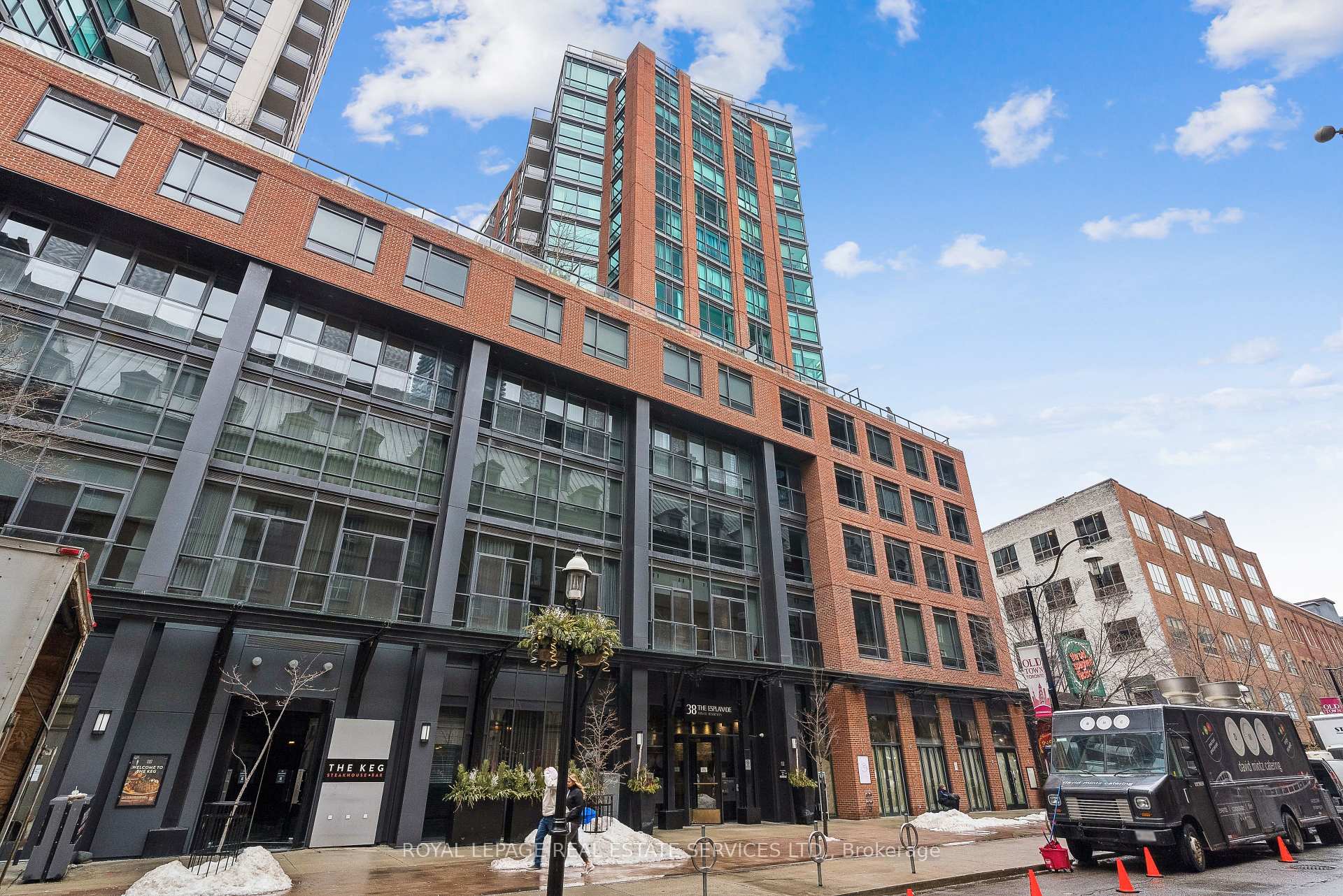 3 Bedrooms Condo at 38 The Esplanade, Toronto For sale
