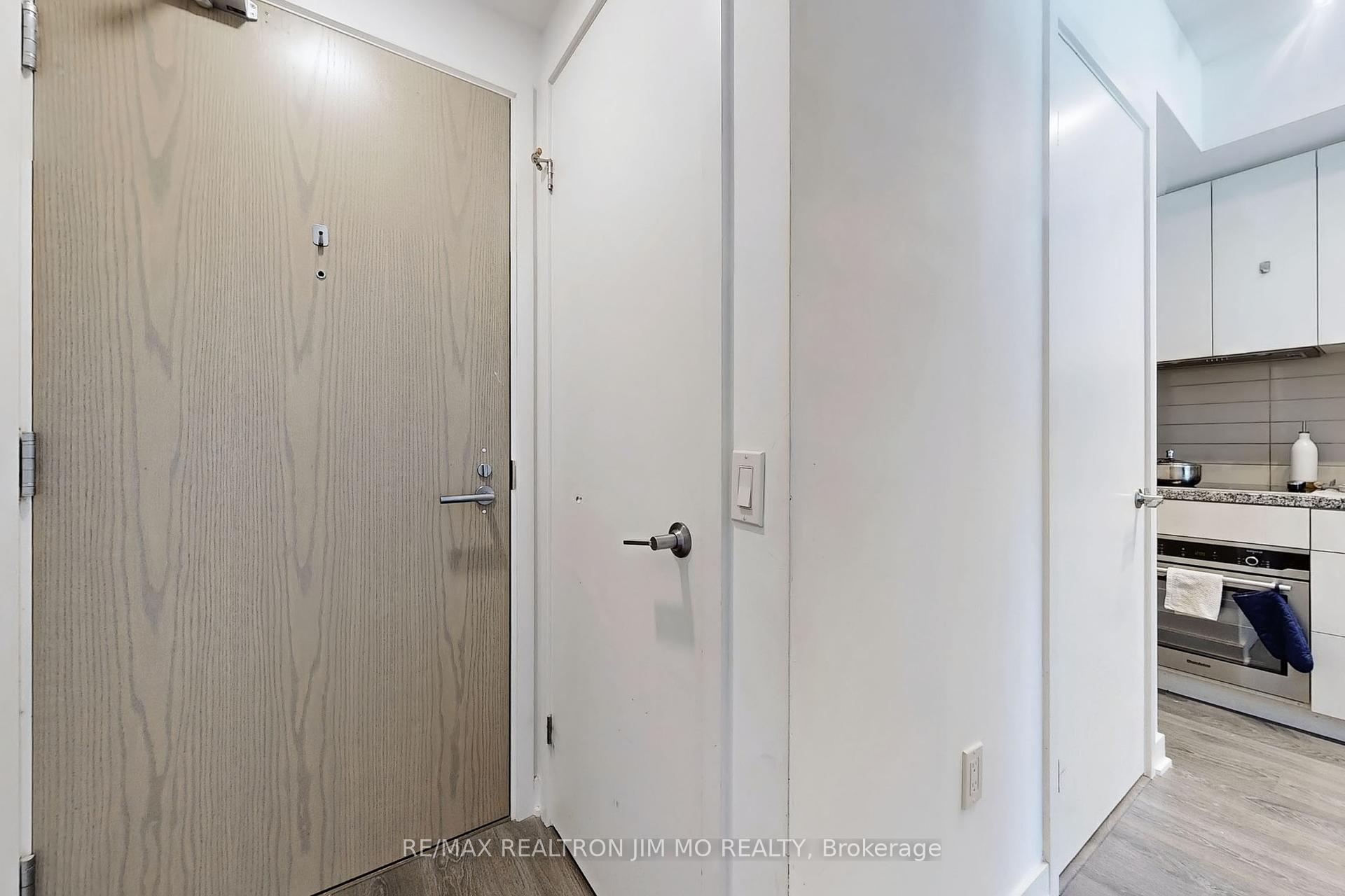 1 Bedroom Condo at 125 Blue Jays, Toronto For sale