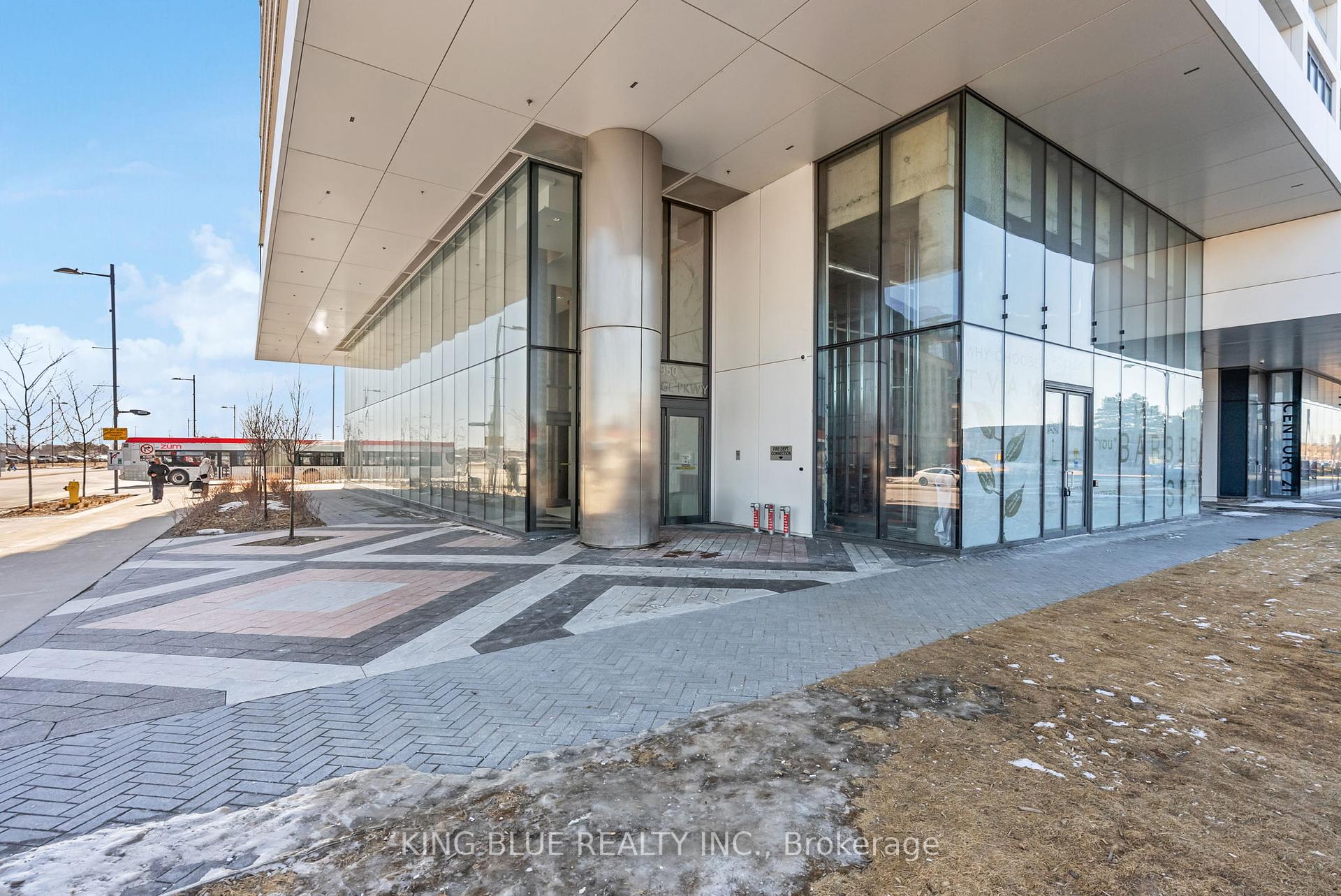 2 Bedrooms Condo at 950 Portage, Vaughan For sale