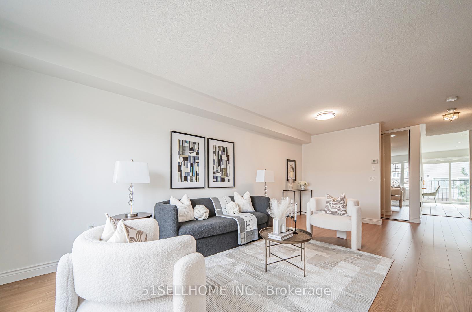 4 Bedrooms Condo at 858 Scollard,  Mississauga For sale