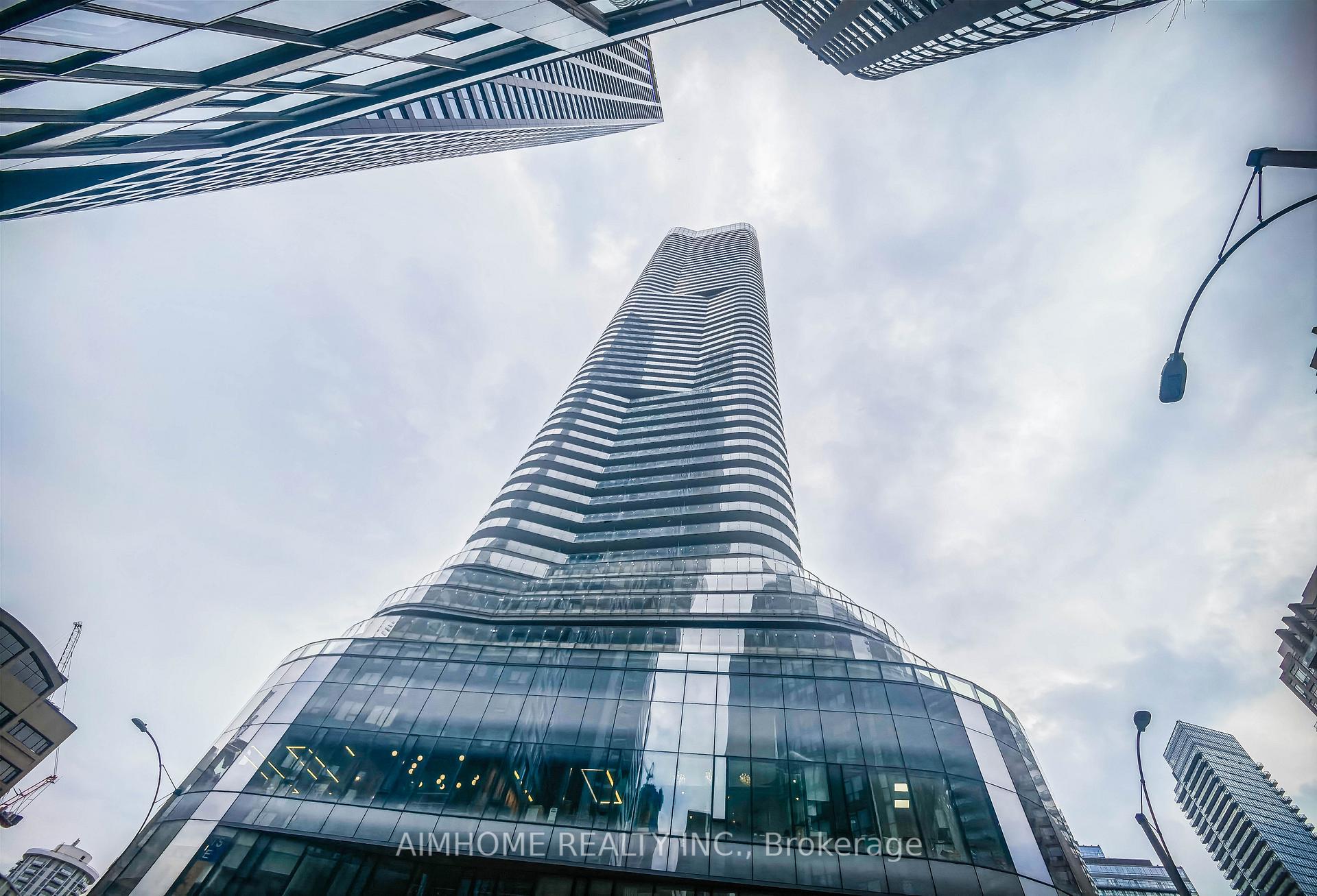 #1612 – 11 Wellesley Street, Toronto, ON M4Y 0G4