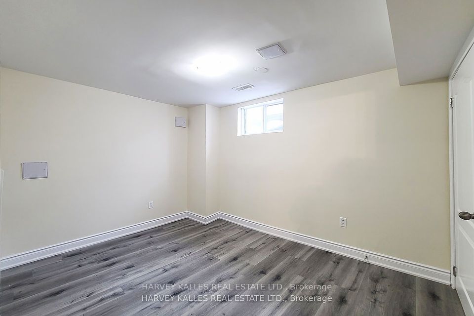 99 Stilecroft Drive Lower