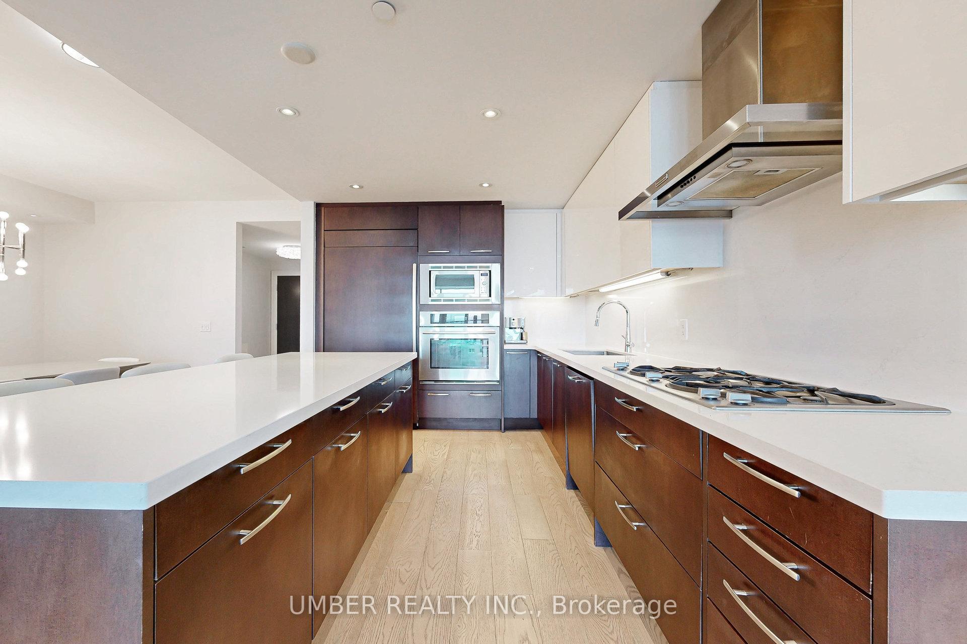 2 Bedrooms Condo at 11 Bronte, Oakville For sale