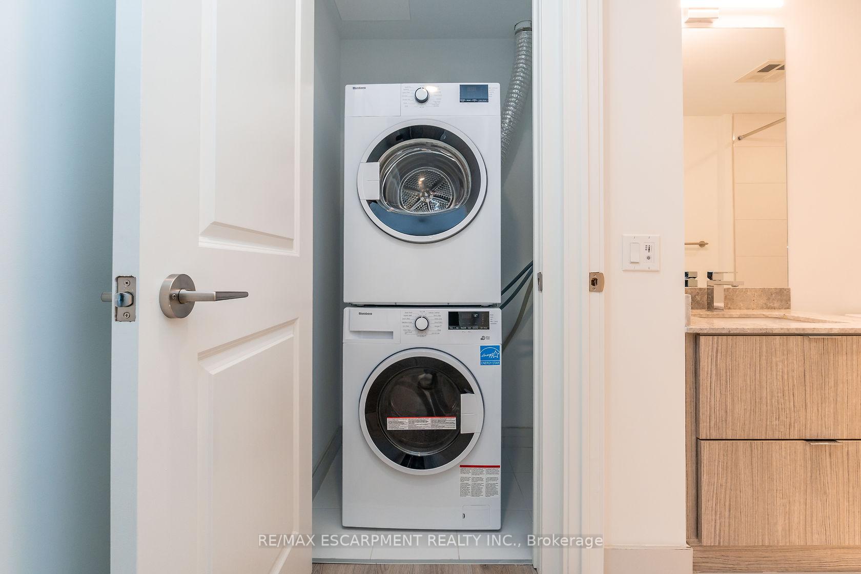 2 Bedrooms Condo at 395 Bloor, Toronto For sale