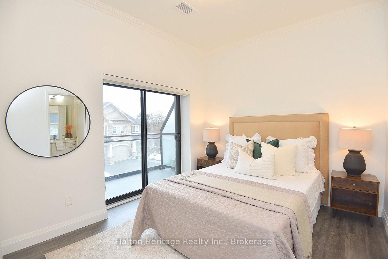 2 Bedrooms Condo at 30 Hamilton,  Hamilton For sale