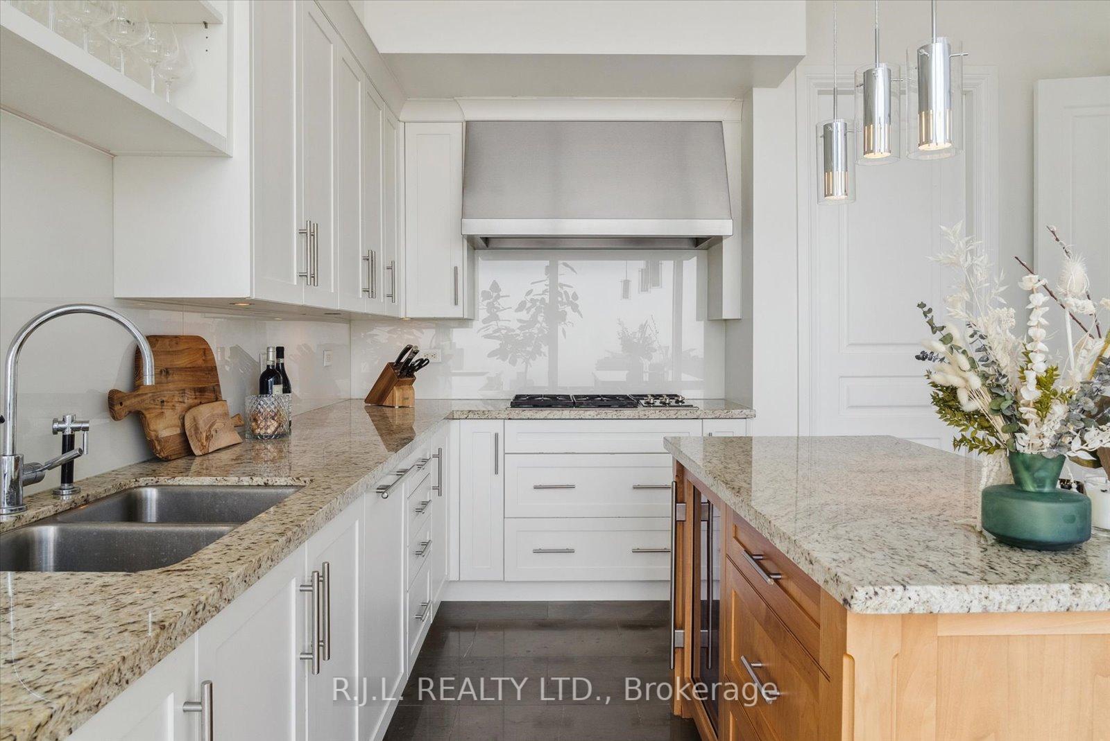 1 Bedroom Condo at 183 Wellington, Toronto For sale
