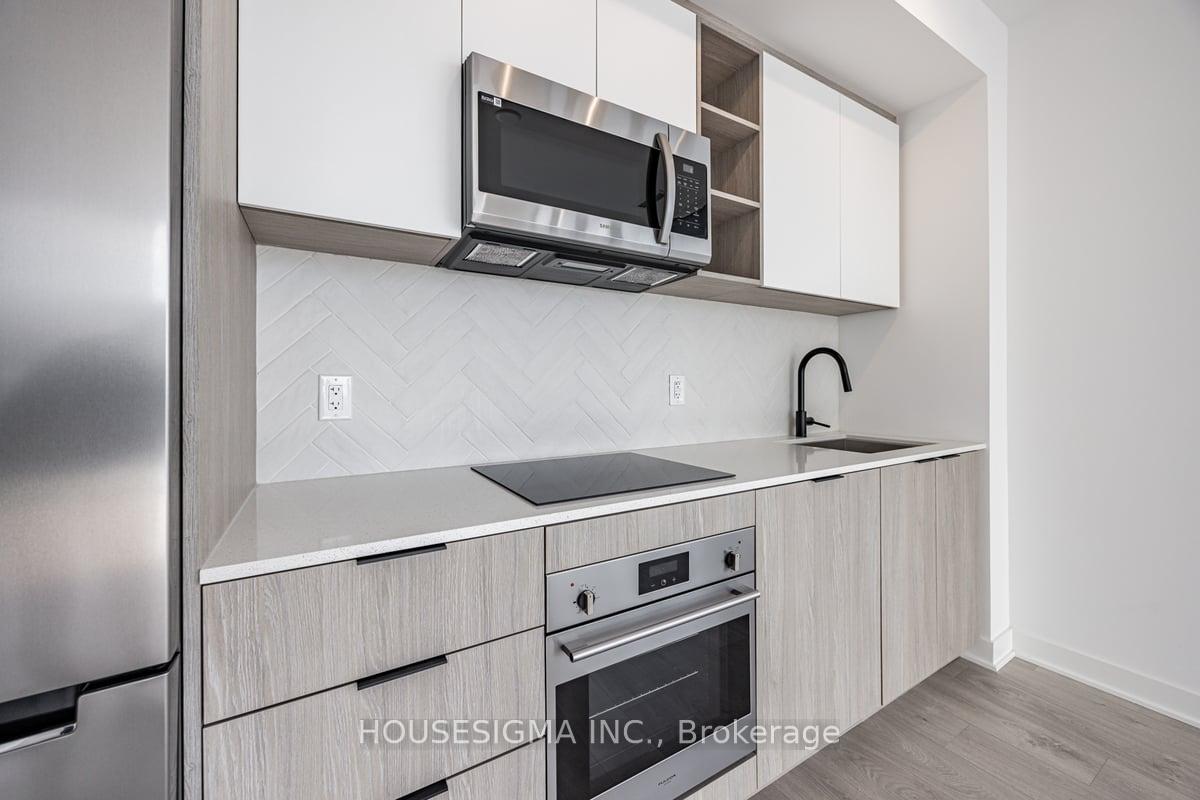 3 Bedrooms Condo at 36 Zorra,  Toronto For sale
