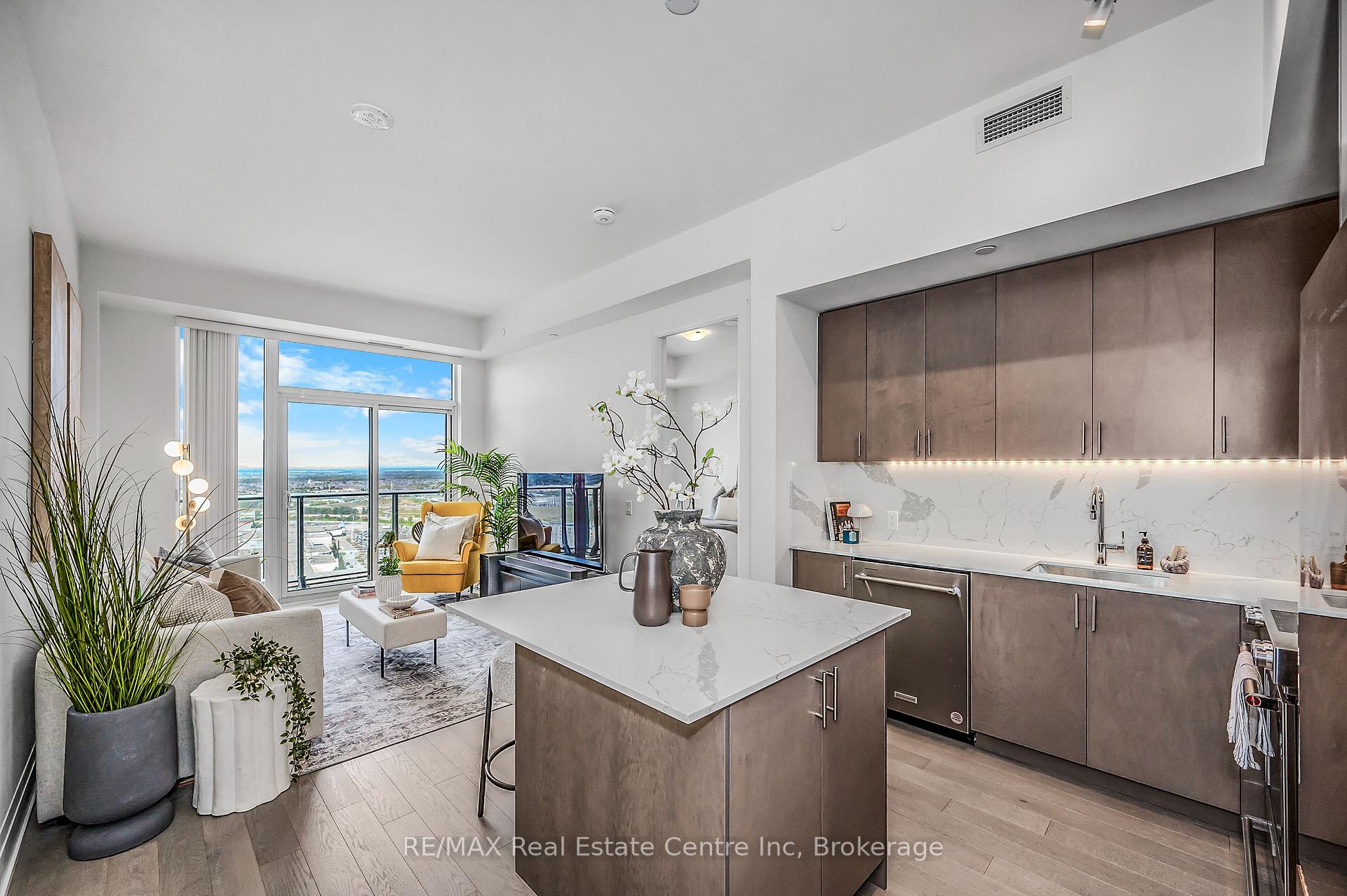 2 Bedrooms Condo at 9000 Jane, Vaughan For sale