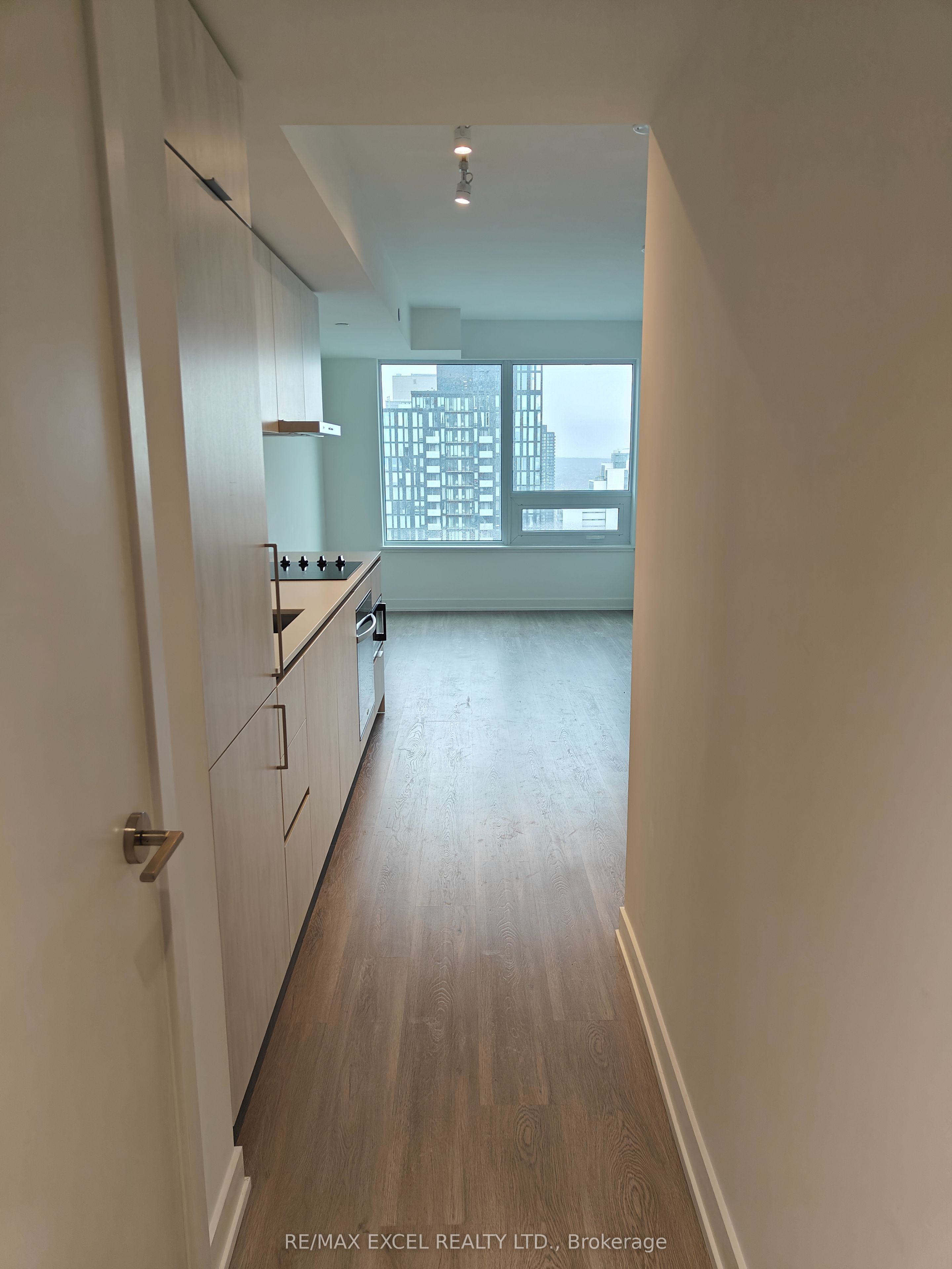8 Wellesley Street W, #3711