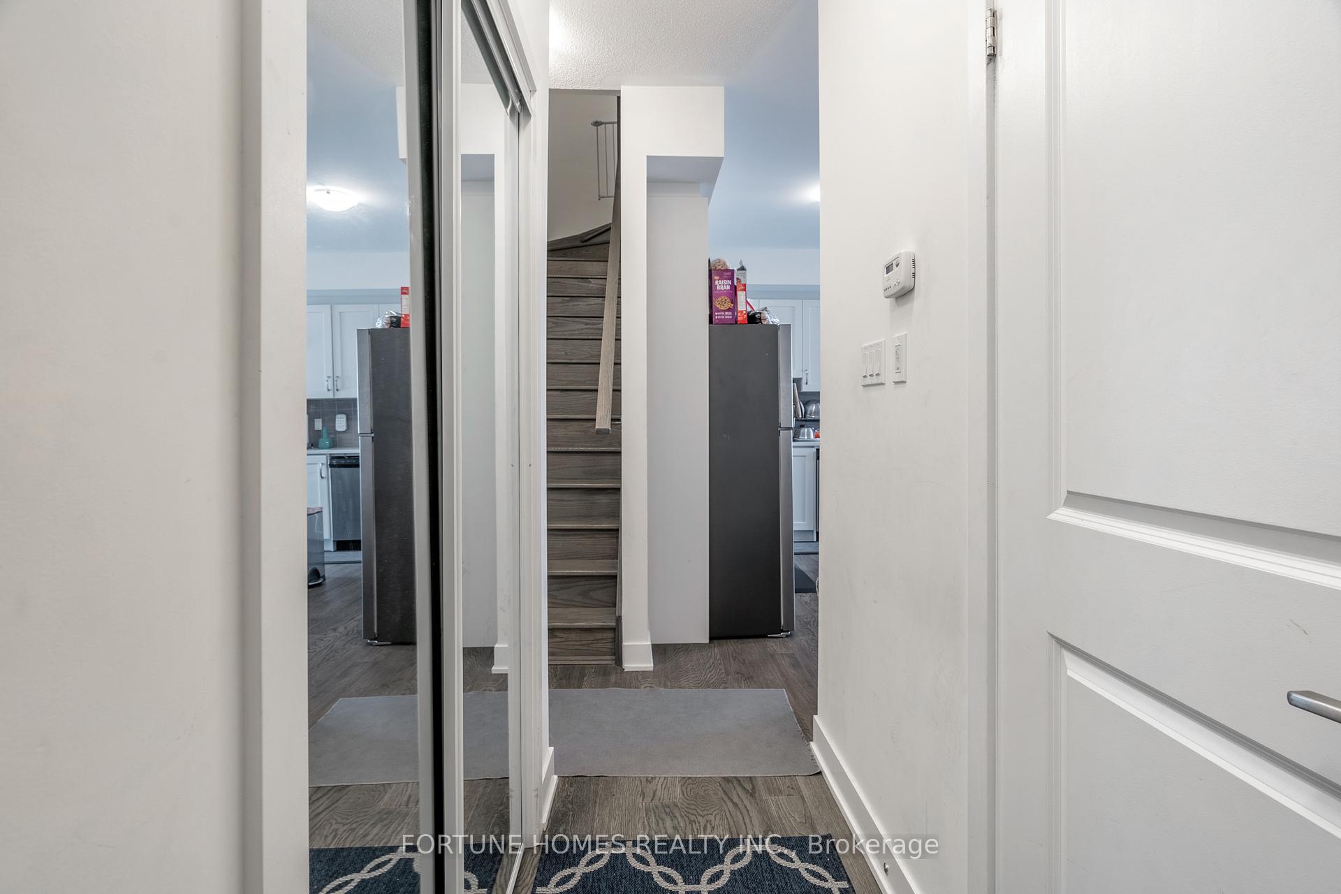 3 Bedrooms Condo at 39 John Perkins Bull, Toronto For sale