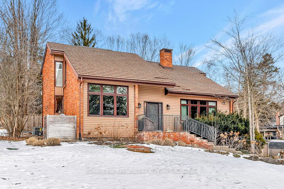 101 Hillcrest Avenue, Hamilton, ON L9H 4X4