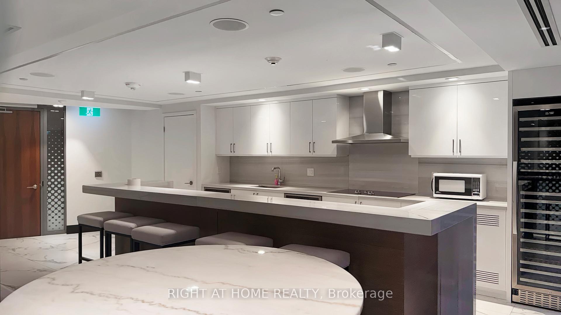 2 Bedrooms Condo at 15 Queens, Toronto For sale