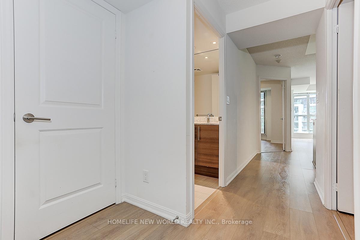 2 Bedrooms Condo at 35 Bastion,  Toronto For sale