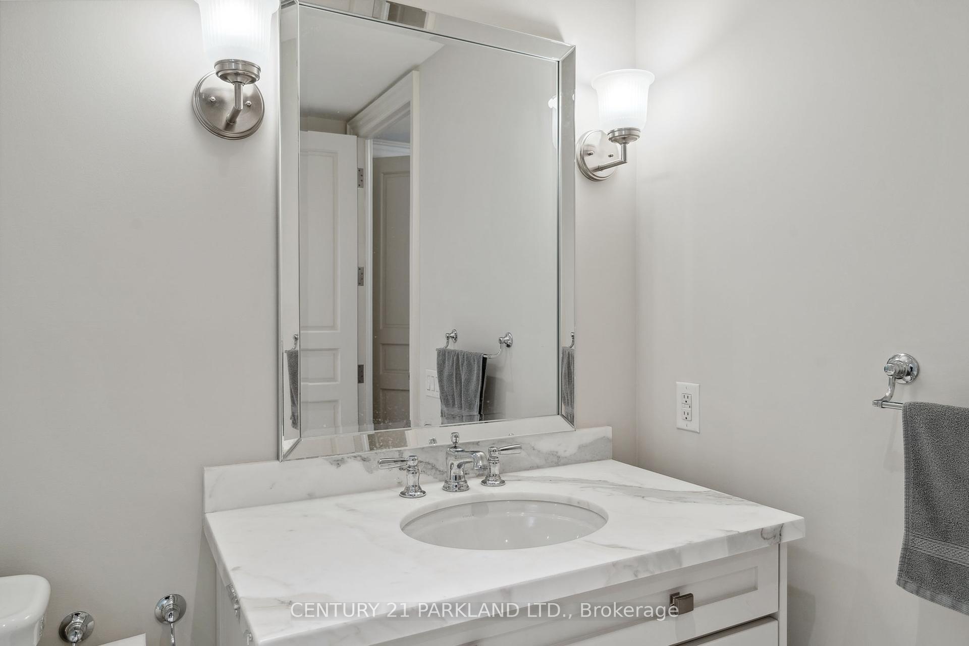 2 Bedrooms Condo at 155 St Clair, Toronto For sale