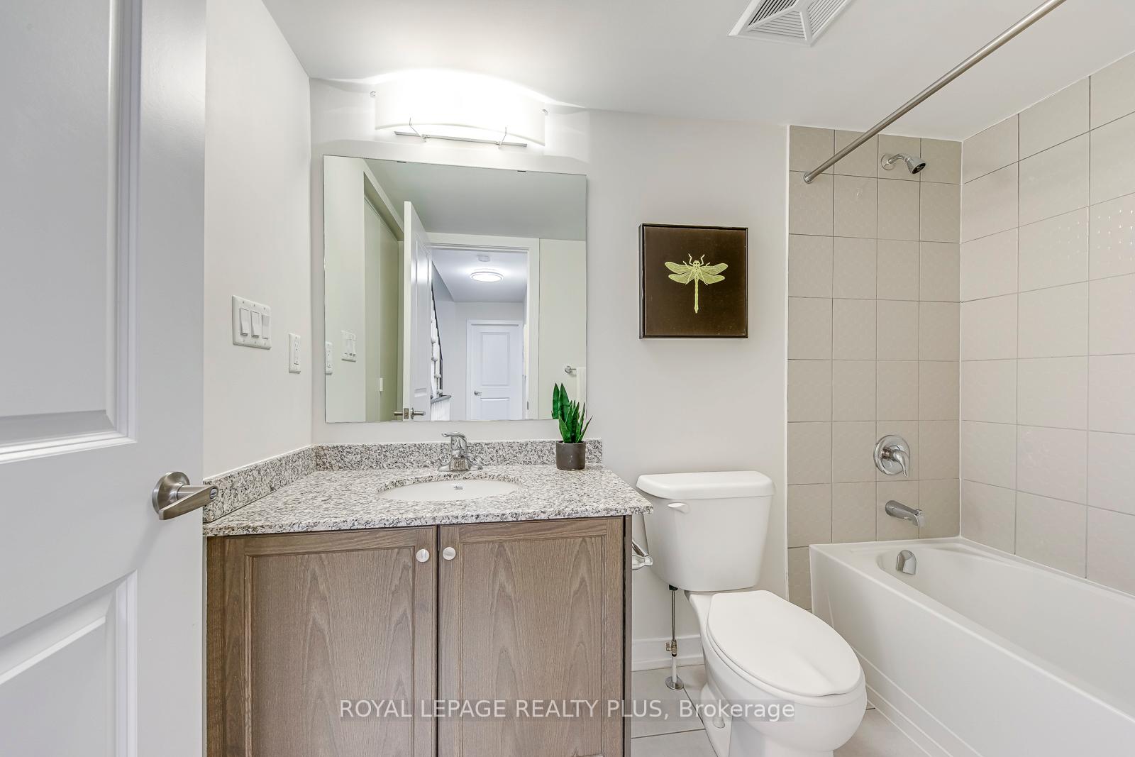2 Bedrooms Condo at 10 Drummond, Toronto For sale