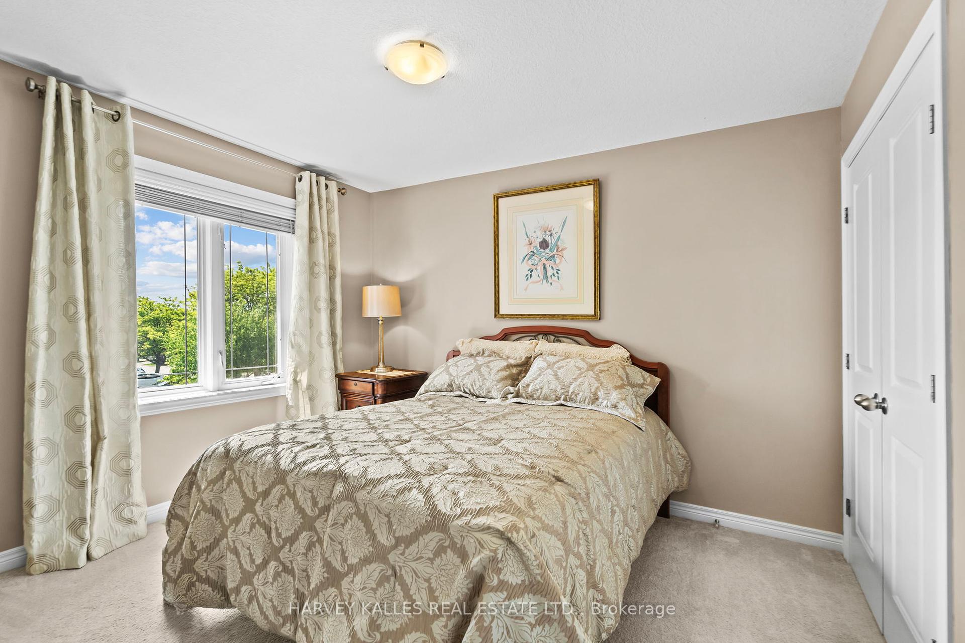 3 Bedrooms Condo at 3003 Glover, Burlington For sale