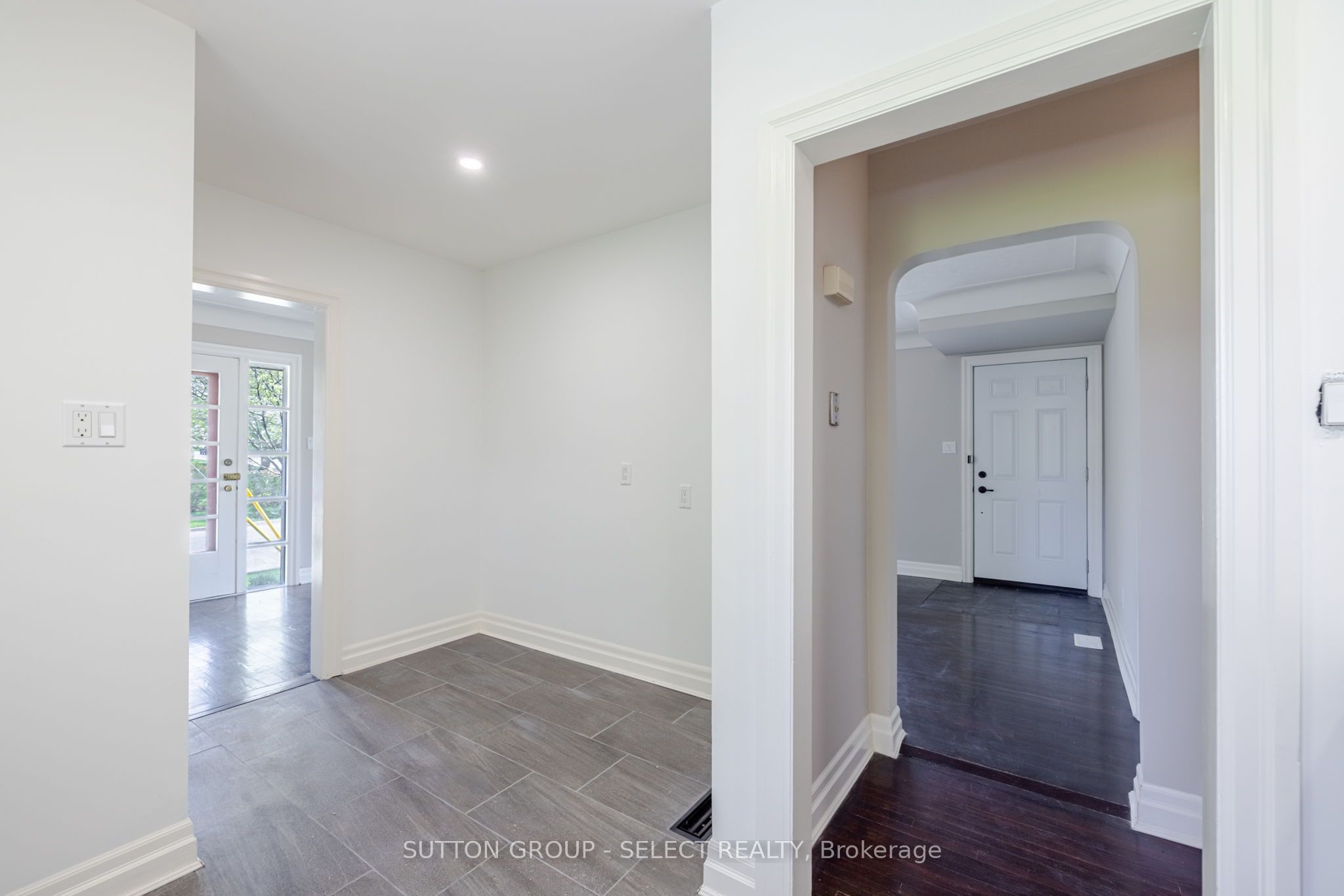 1407 Byron Baseline Road, London South, ON N6K 2E9