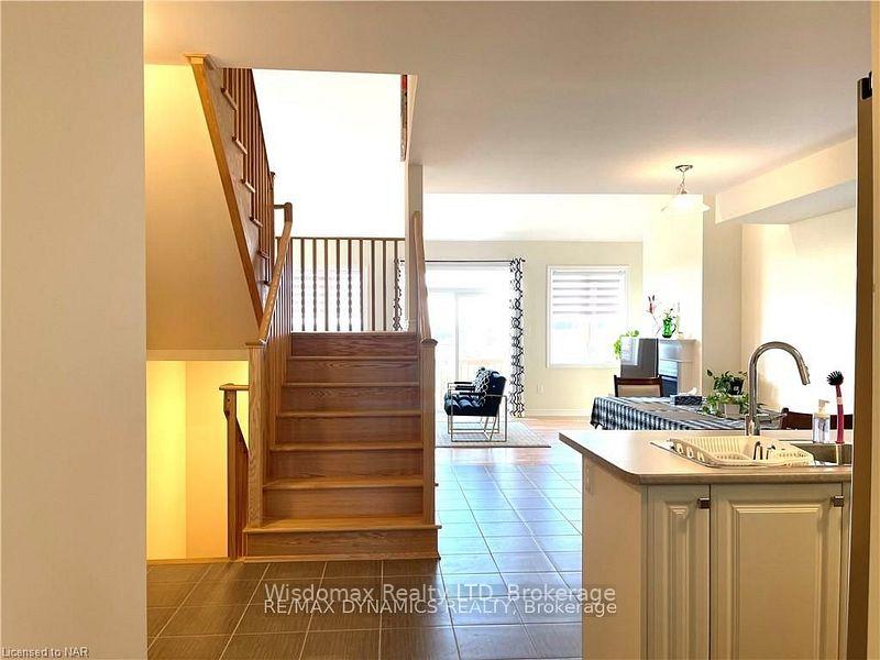 6 EXPLORER Way ; MLS ID: X12129240