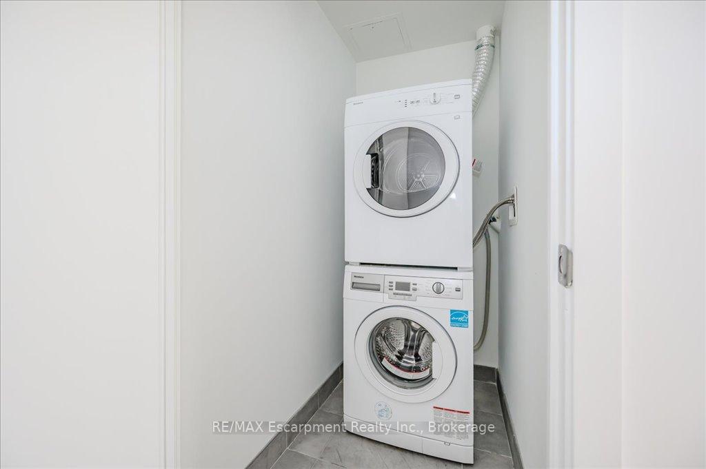 2 Bedrooms Condo at 60 Colborne, Toronto For sale