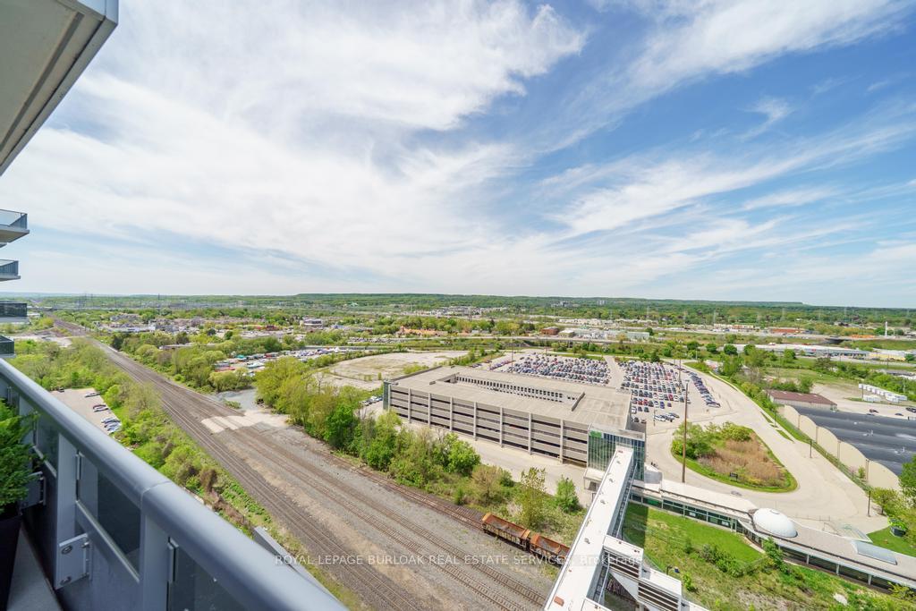 2 Bedrooms Condo at 2087 Fairview, Burlington For sale
