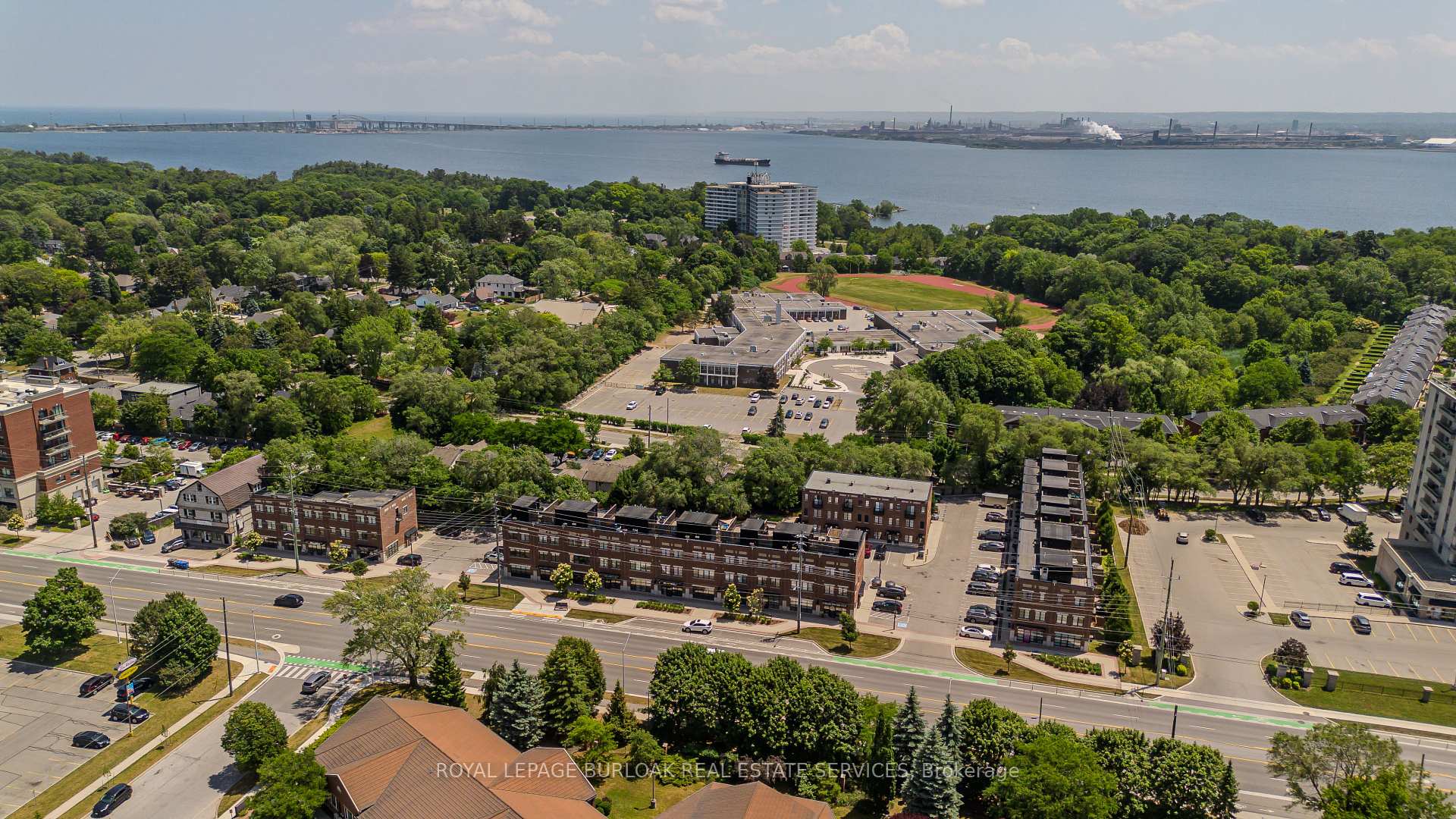 2 Bedrooms Condo at 70 Plains, Burlington For sale