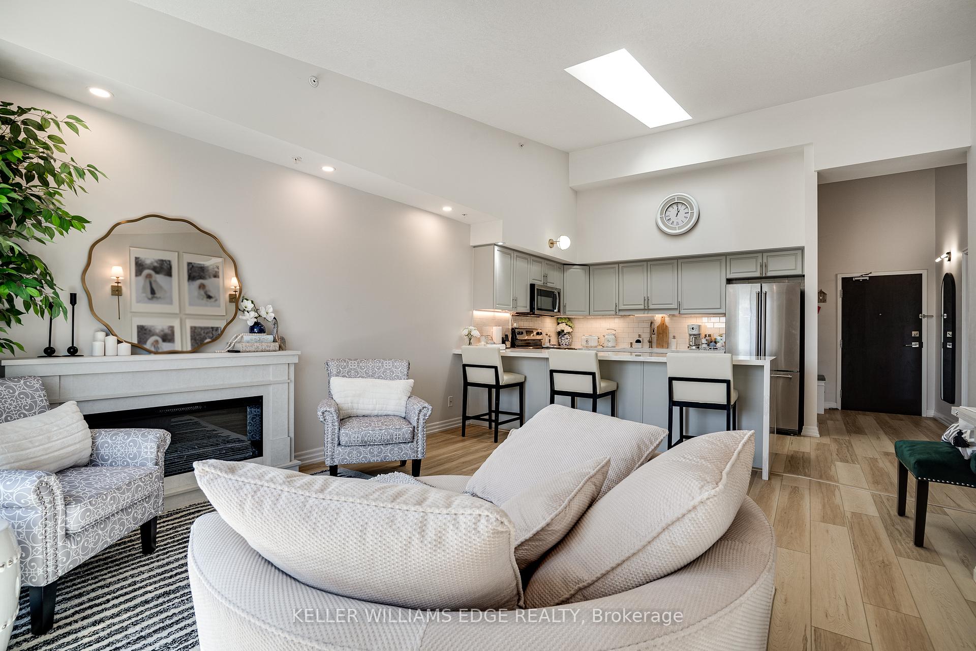 2 Bedrooms Condo at 170 Rockhaven,  Hamilton For sale