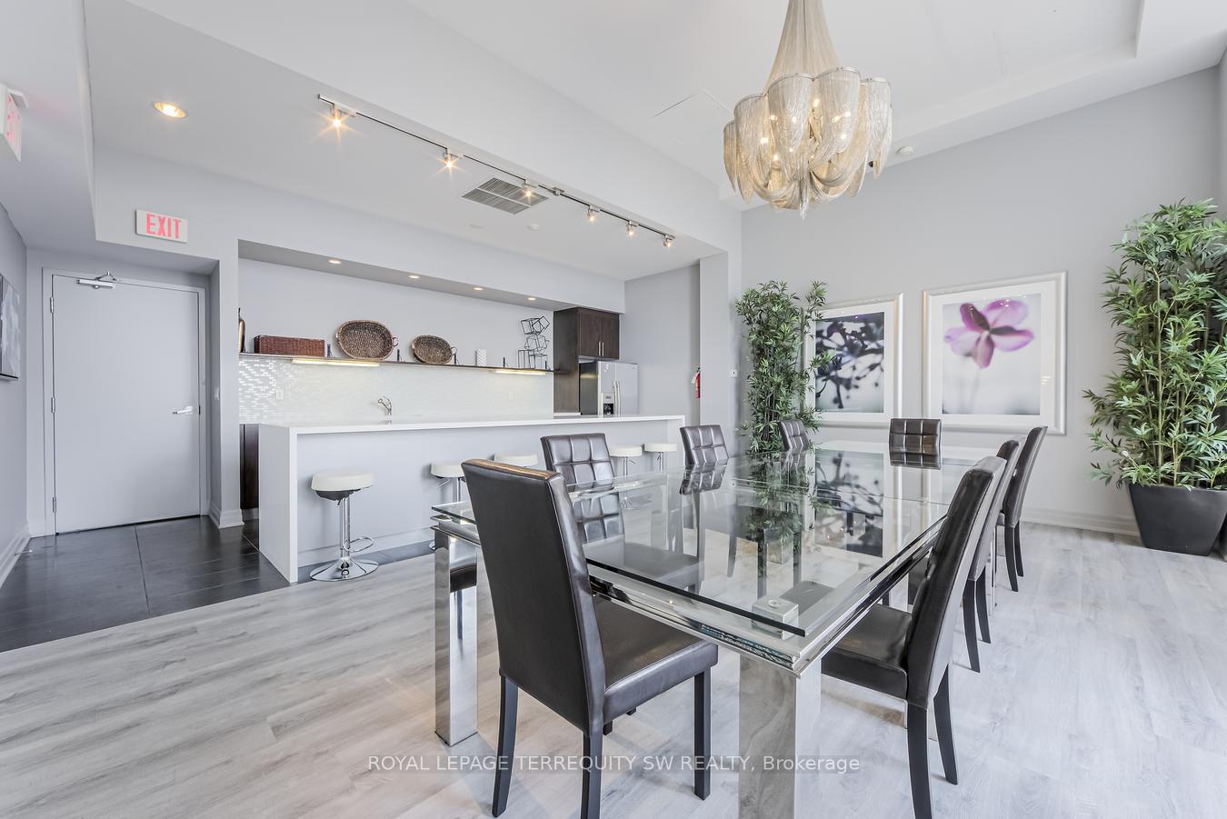 2 Bedrooms Condo at 618 A Fleet, Toronto For sale