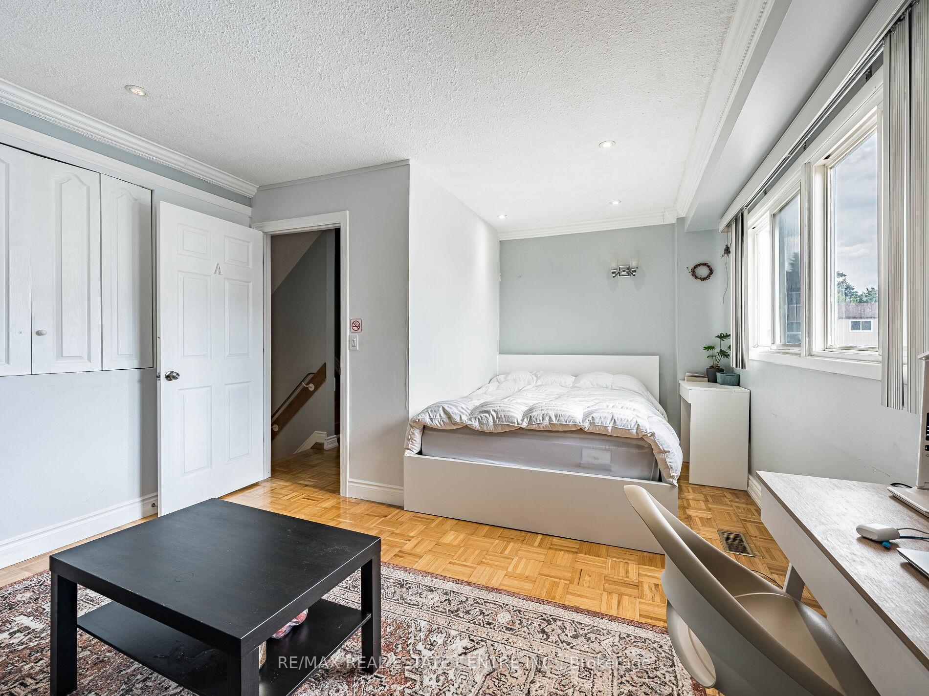 5 Bedrooms Condo at 34 San Roberto, Toronto For sale