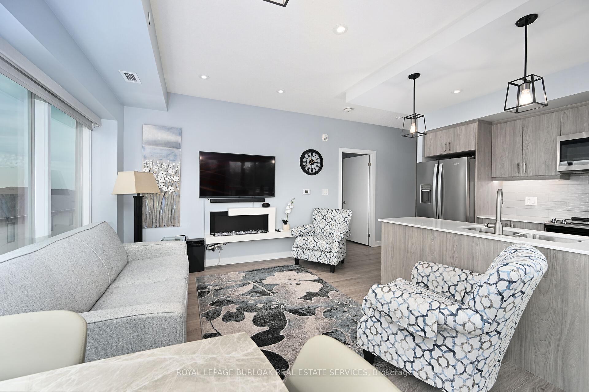 2 Bedrooms Condo at 16 Markle,  Hamilton For sale
