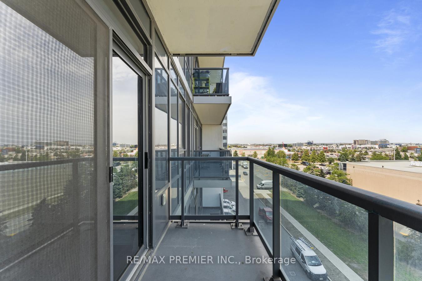 2 Bedrooms Condo at 3600 Highway 7, Vaughan For sale
