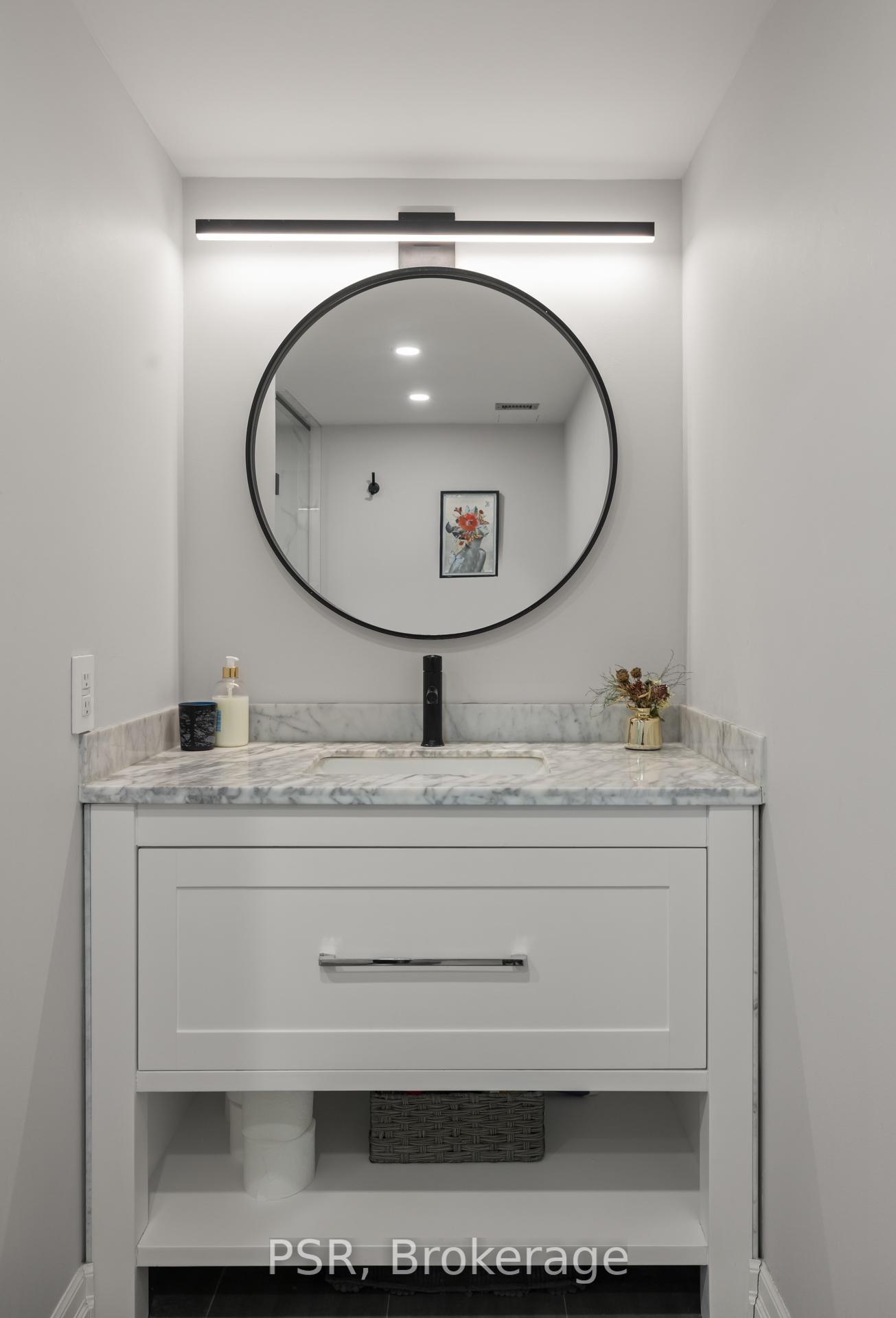 2 Bedrooms Condo at 30 Wellington, Toronto For sale