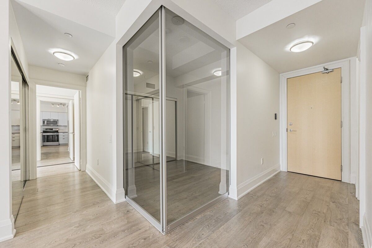 30 Roehampton Avenue 413