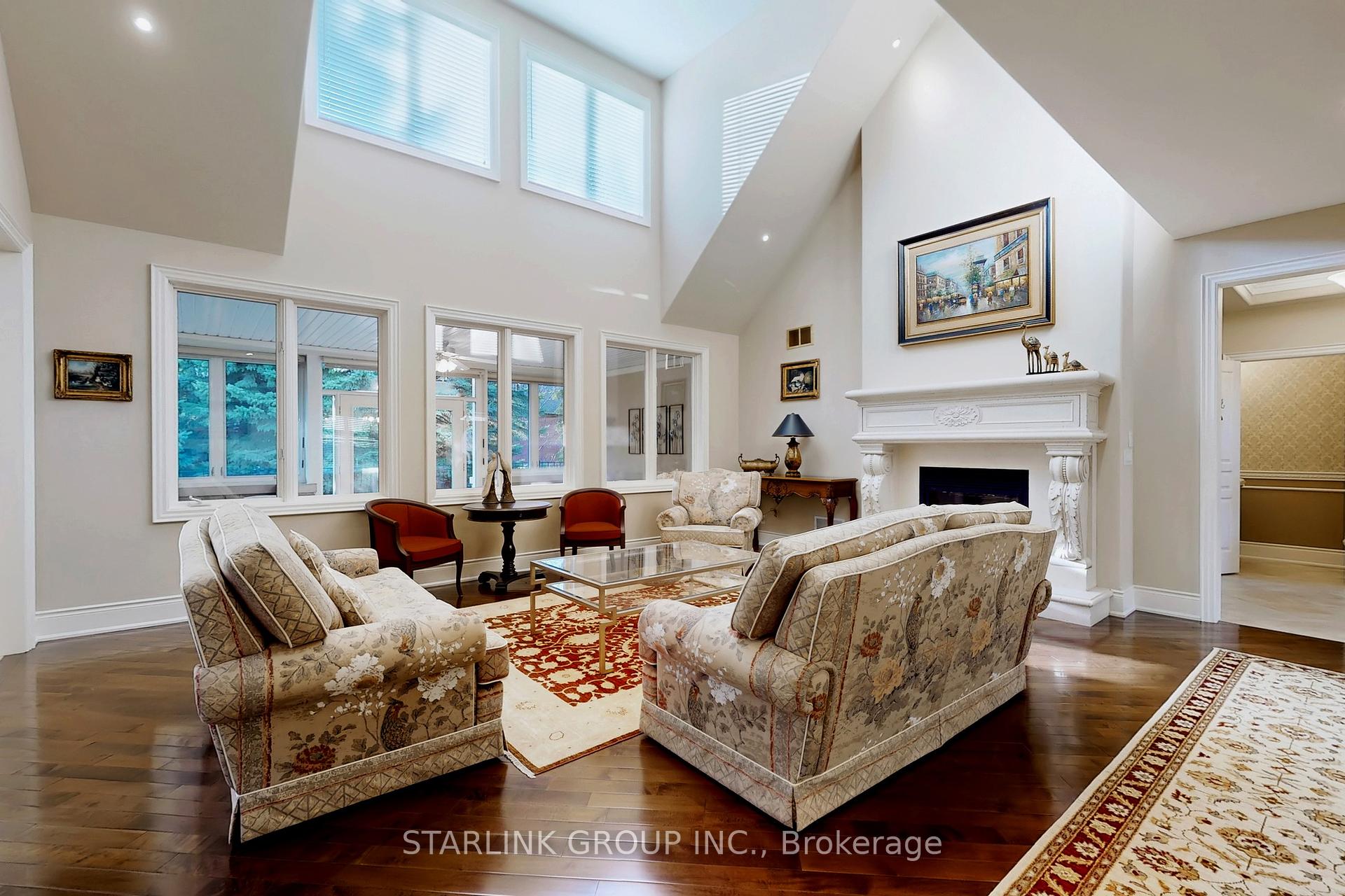 6 Bedrooms Condo at 729 Hidden Grove,  Mississauga For sale