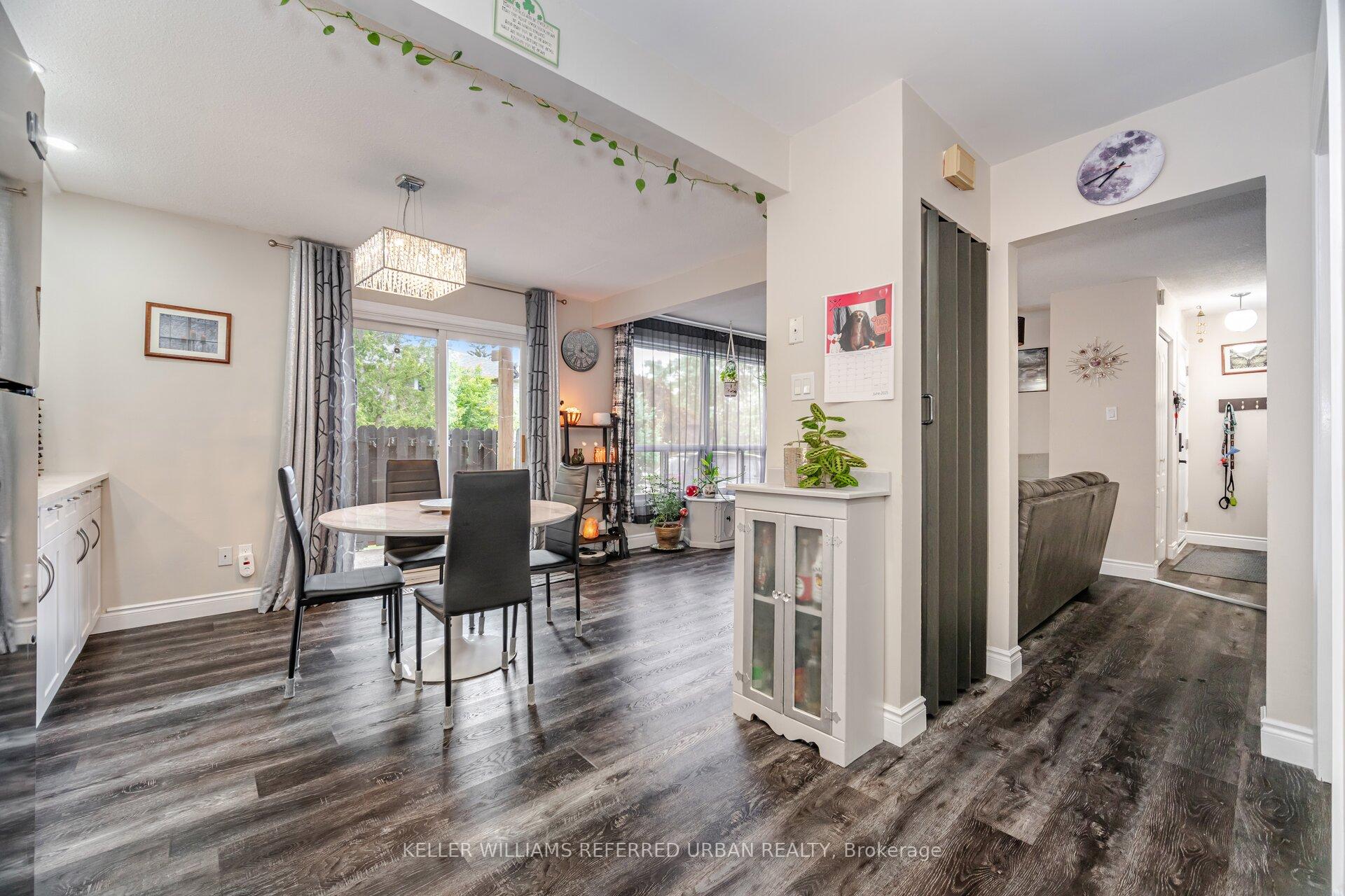 3 Bedrooms Condo at 973 Francis, Burlington For sale