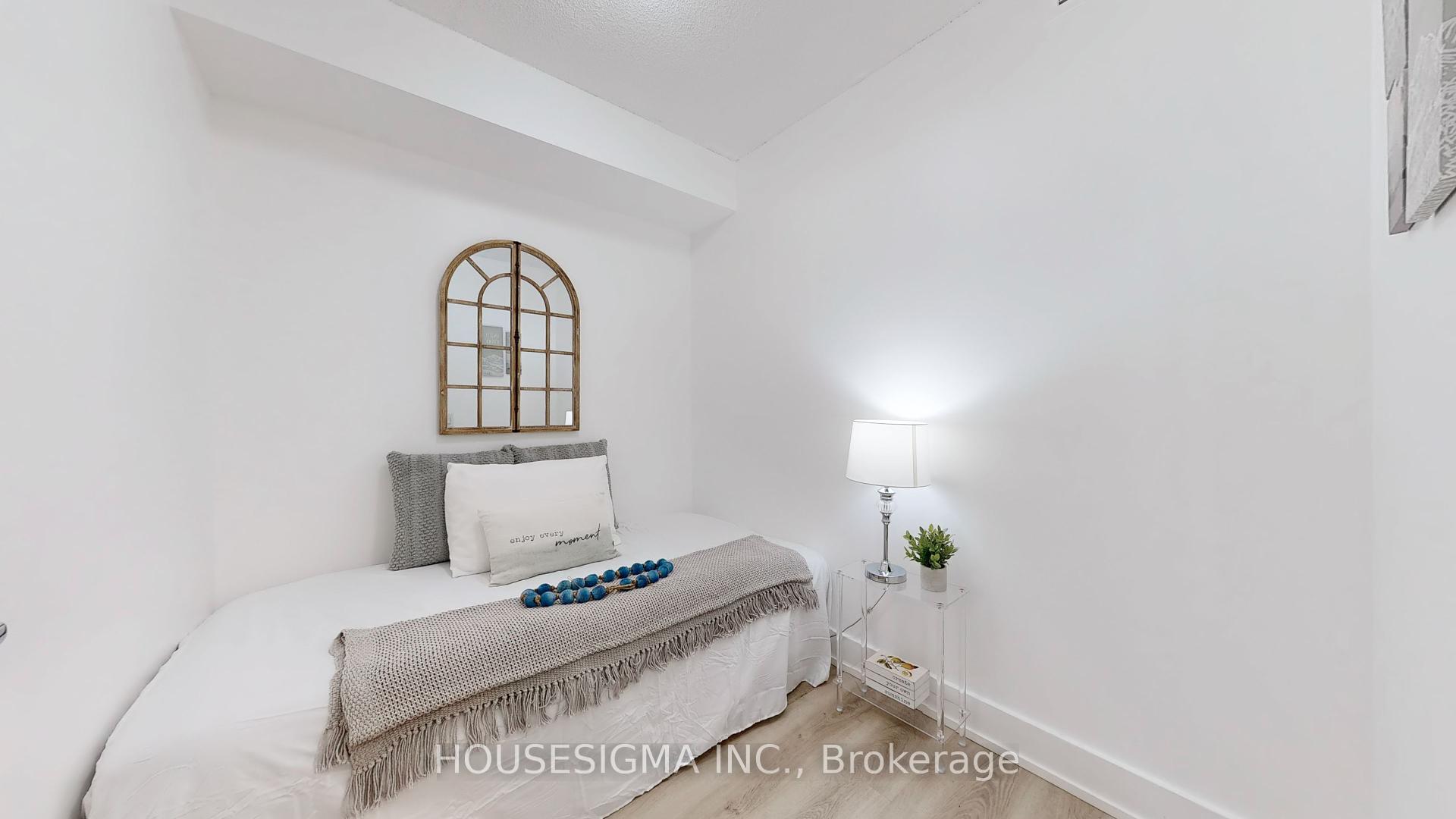 2 Bedrooms Condo at 190 Borough,  Toronto For sale