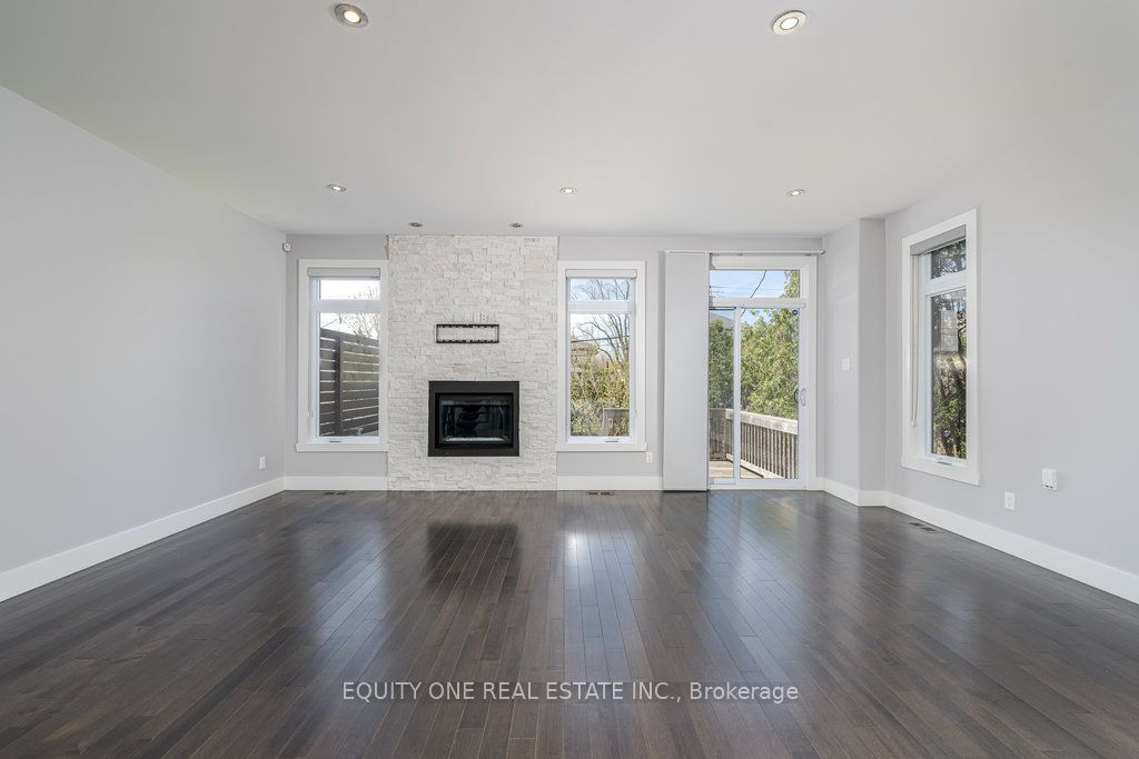 888 Woodroffe Avenue, BritanniaHeightsQueenswayTerraceNandArea, ON K2A 3G3