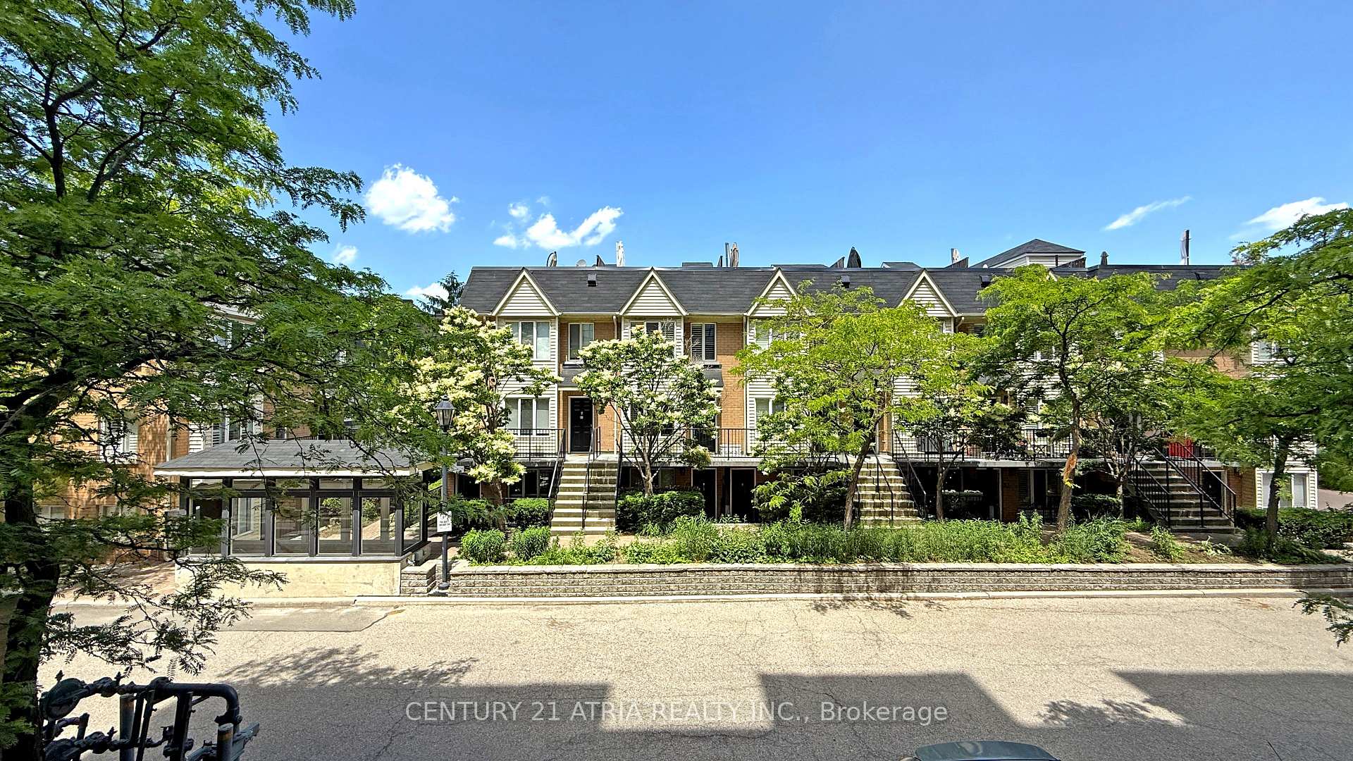 2 Bedrooms Condo at 800 King, Toronto For sale