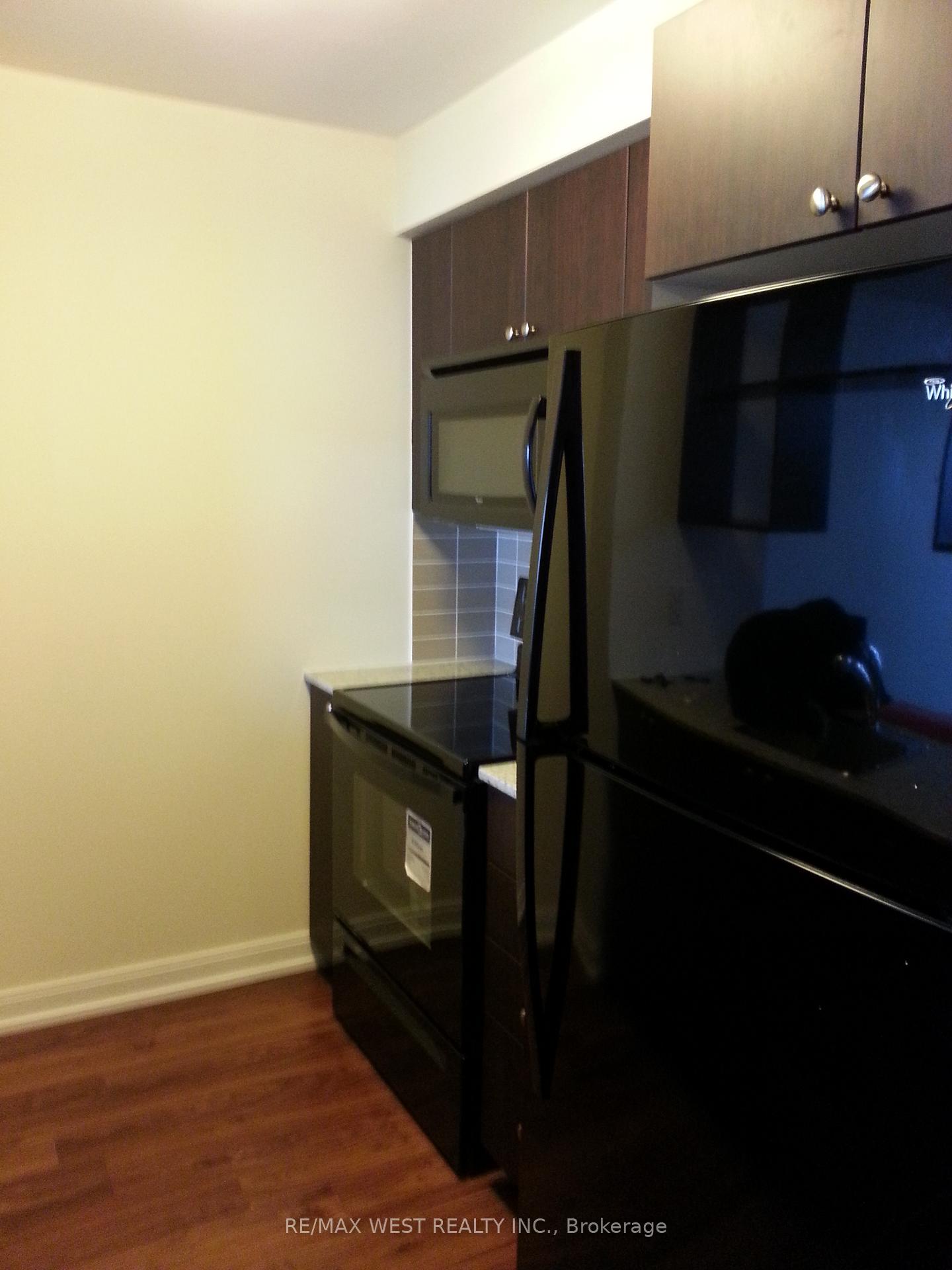 2 Bedrooms Condo at 151 Village Green, Toronto For sale