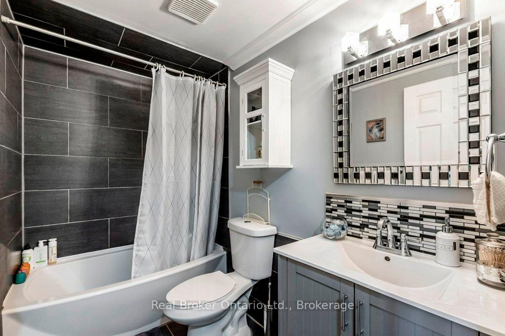 3 Bedrooms Condo at 610 Barton,  Hamilton For sale