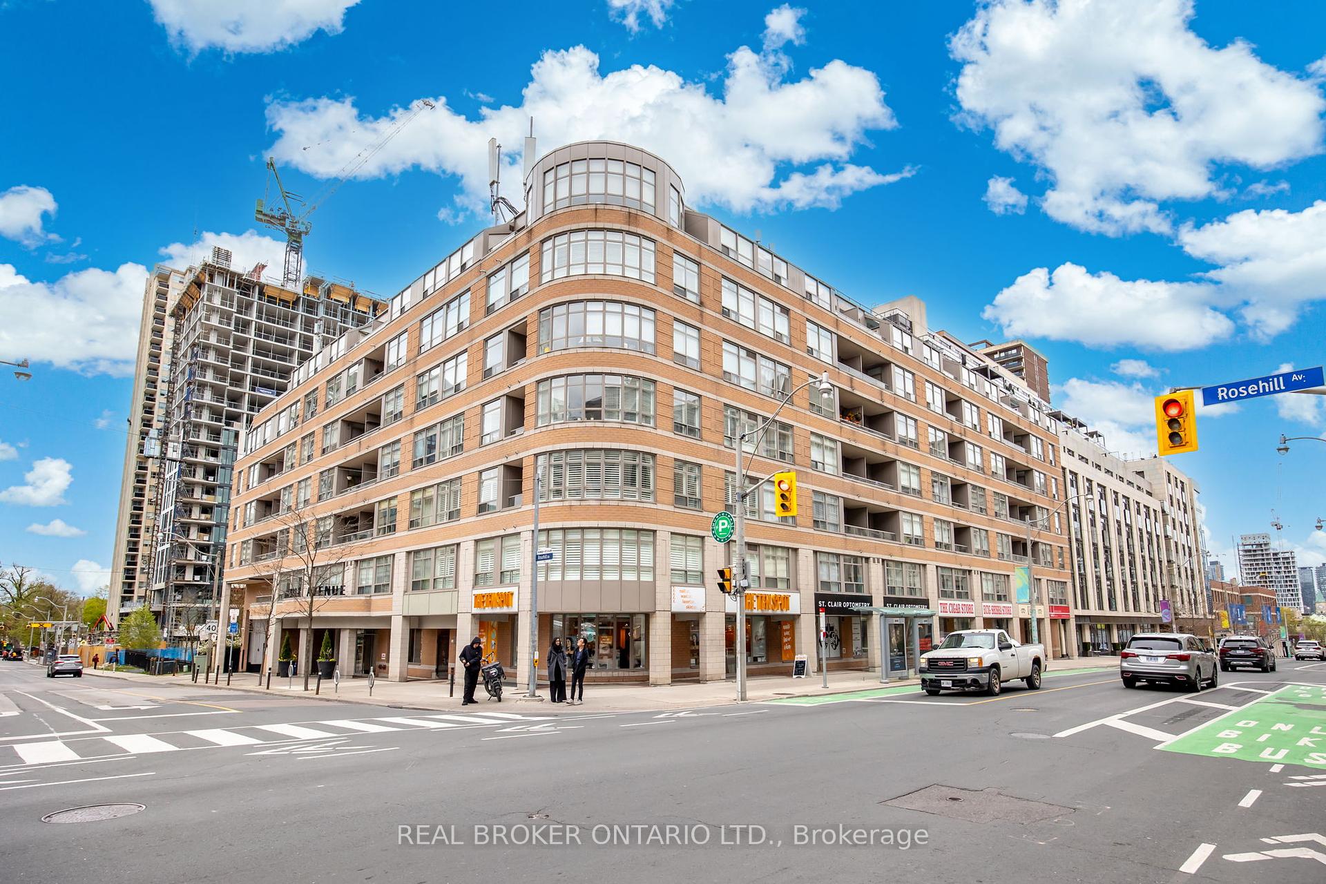 3 Bedrooms Condo at 5 Rosehill, Toronto For sale