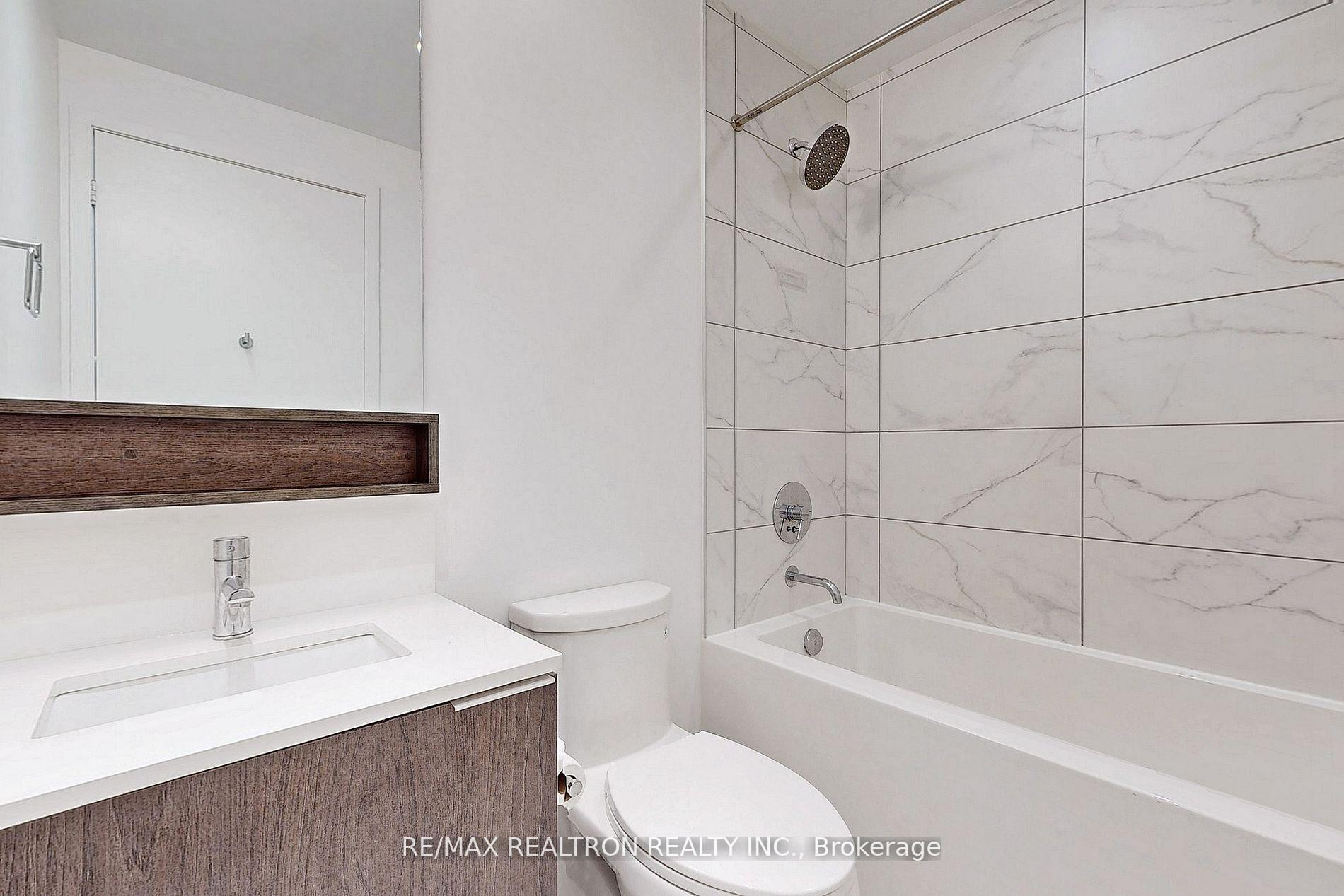 2 Bedrooms Condo at 950 Portage, Vaughan For sale