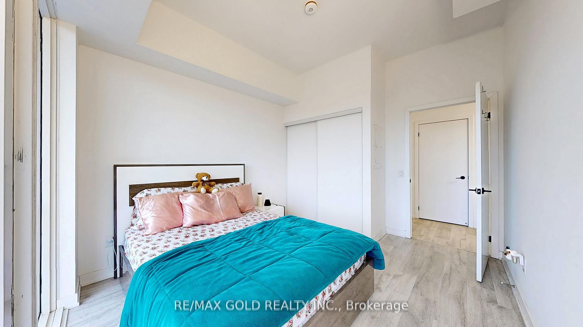 1 Bedroom Condo at 200 Missinnihe, Mississauga For sale