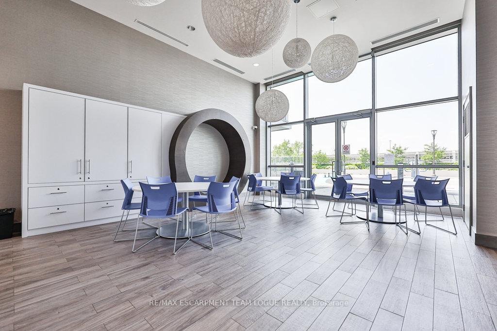 2 Bedrooms Condo at 2081 Fairview,  Burlington For sale